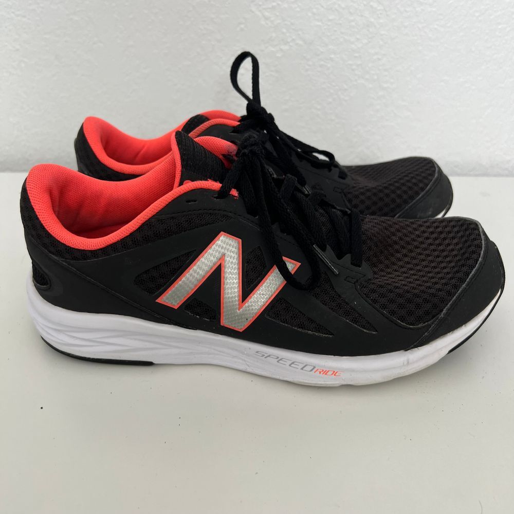 New Balance Women's 9 Black Coral 490 Series Running‎ Shoes